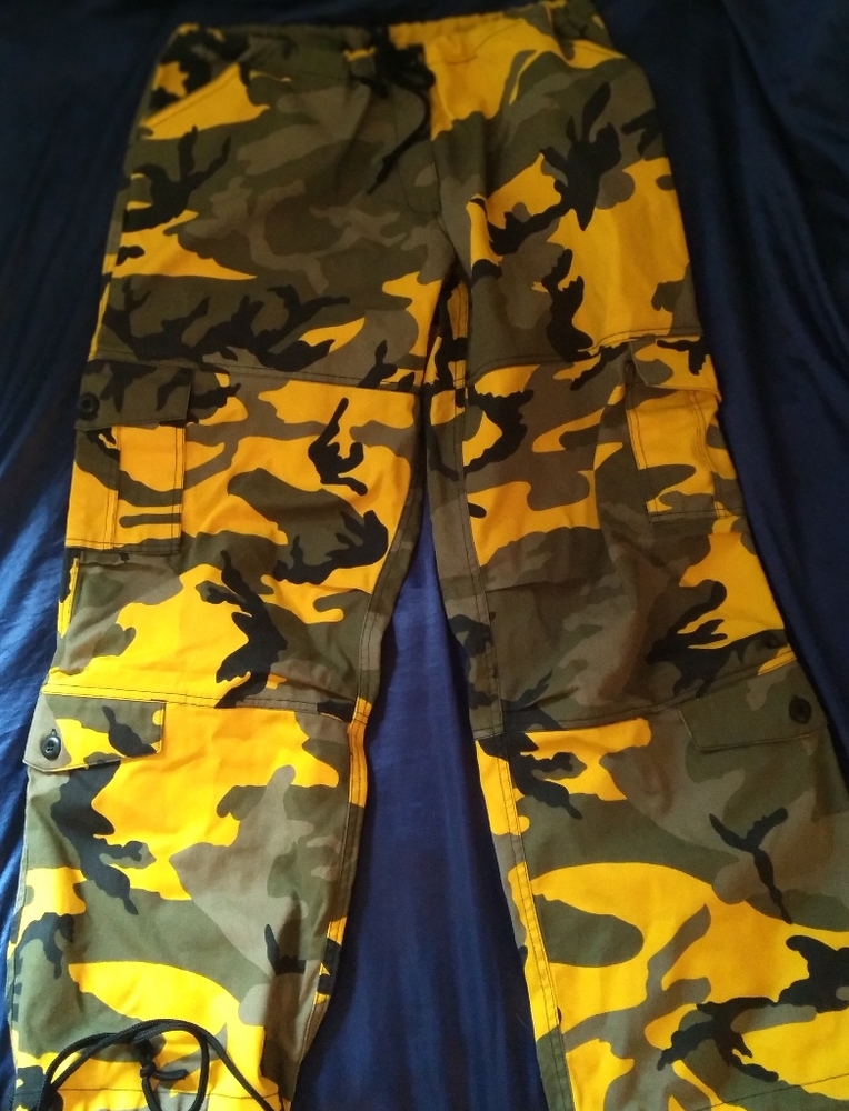 Zumiez size L yellow camo